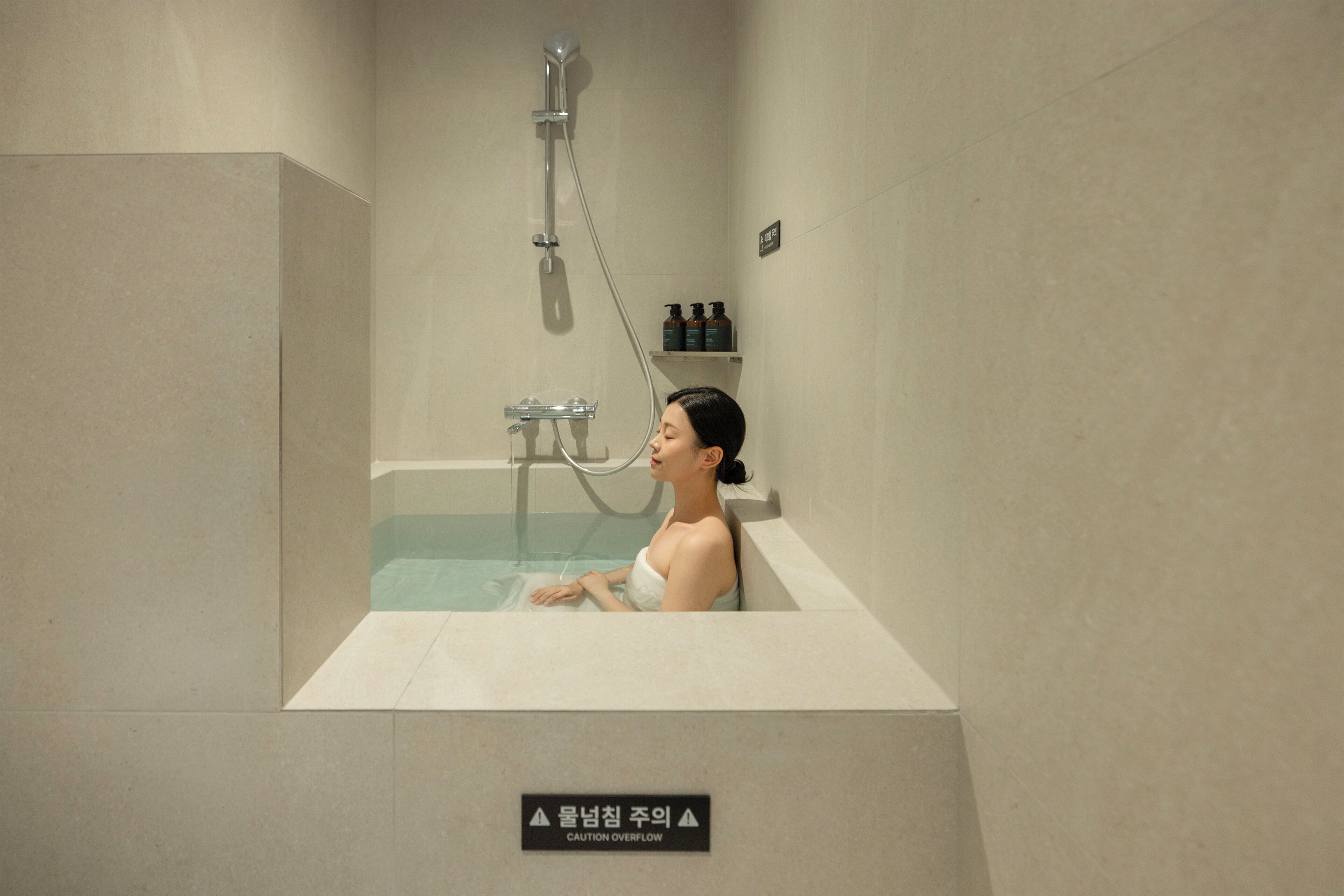 Deluxe Spa | Private spa tub