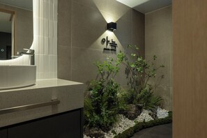 Familien-Dreibettzimmer, Stadtblick | Badezimmer