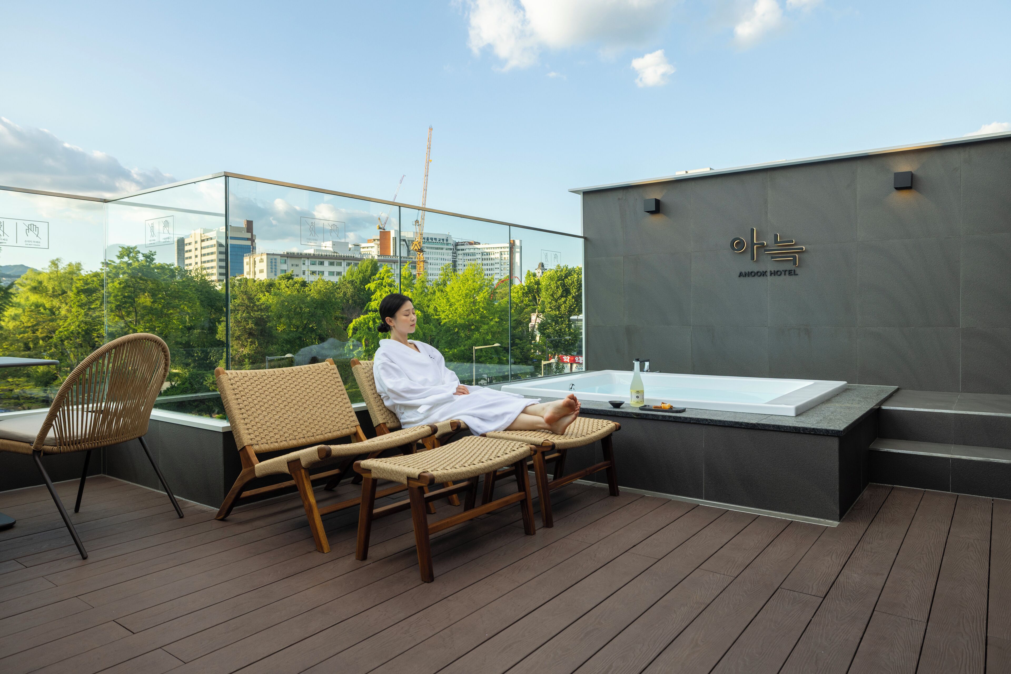 Rooftop Spa | Outdoor spa tub