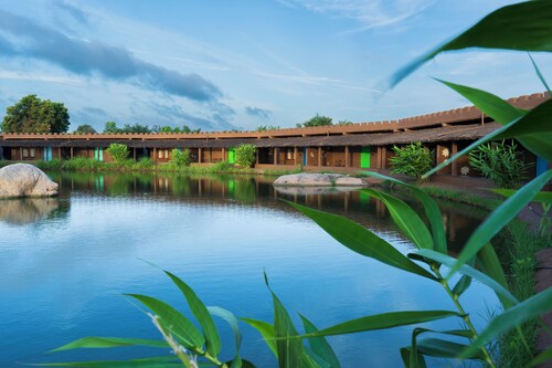 Hampi's Feathers Resort