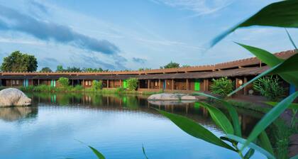 Hampi's Feathers Resort
