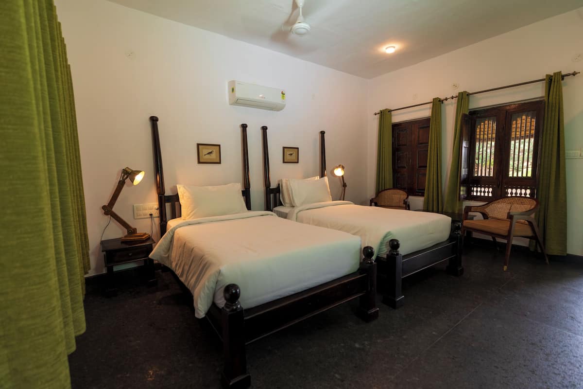 Comfort Room, Balcony | In-room safe, desk, laptop workspace, blackout drapes
