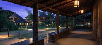 Hampi's Feathers Resort