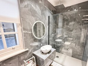 Bathroom - Exclusive 3bedroom House near Paddington Station! (Greater London)