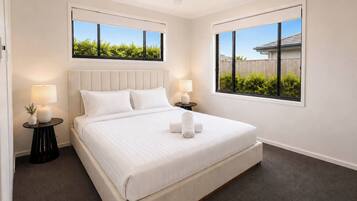 4 bedrooms, iron/ironing board, WiFi, bed sheets