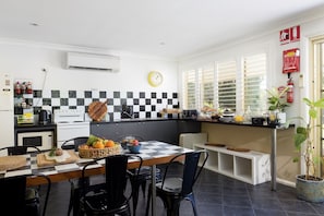 Dining - Ultimate Private Mini Resort in Port Stephens Perfect for large groups (Anna Bay)