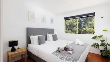 9 bedrooms, iron/ironing board, WiFi, bed sheets