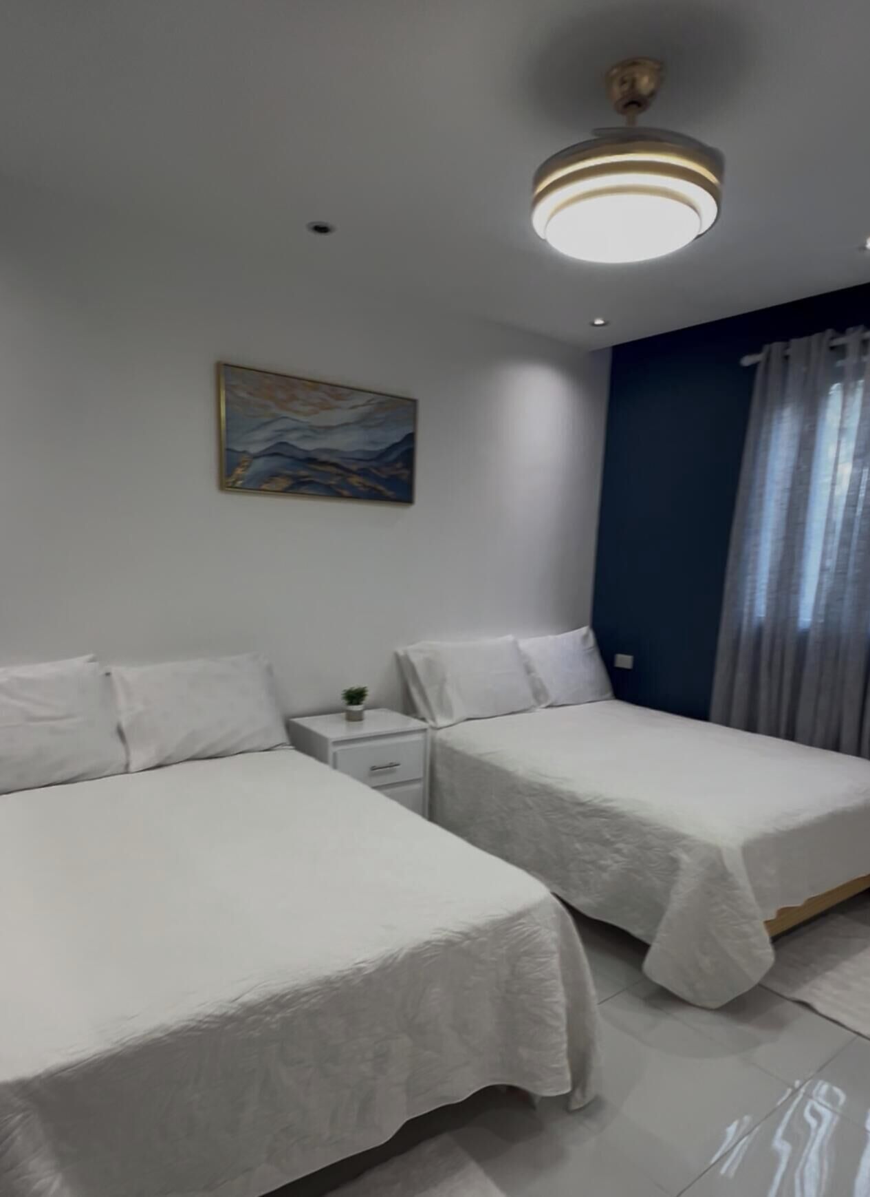 1 habitación, tabla de planchar con plancha y internet 
