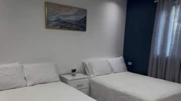 1 habitación, tabla de planchar con plancha y internet