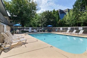 Pool - 2 Full Beds | Smoking, Mini Fridge (San Bernardino)