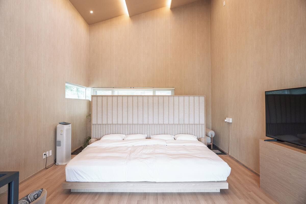 Flow Suite Room 1002 | WiFi (free)