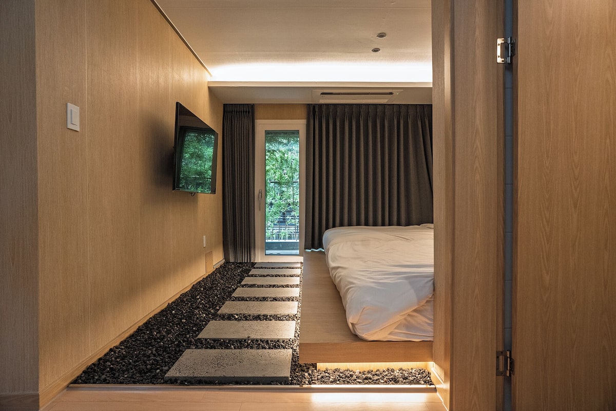 Reef Room 202 | WiFi (free)