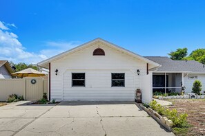 Exterior - 5 Mi to Beach! Couple’s Apt w/ Yard in Port Richey (Port Richey)