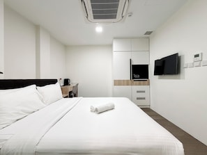 Comfort Double Room | Peti besi dalam bilik, seterika/papan seterika, Wi-fi percuma 