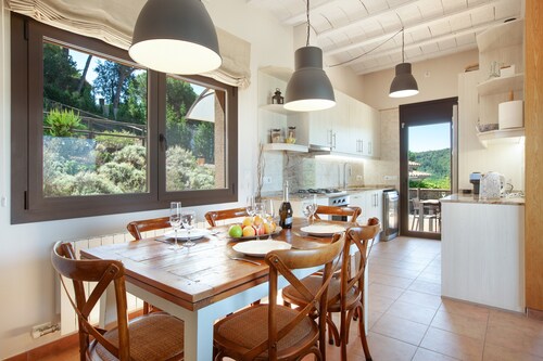 Villa 'Vora Cel' con vistas a la montaña, piscina privada y Wi-Fi