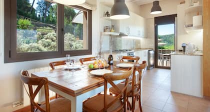 Villa 'Vora Cel' with Mountain View, Private Pool and Wi-Fi