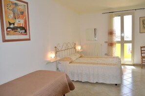 Room - Charming Guest Room in Galtellì with Mountain Views (Galtellì)