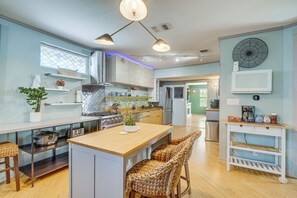 Coffee/tea maker, fridge, microwave, stovetop - Pool & Patio Oasis! Chic San Antonio Retreat (San Antonio)