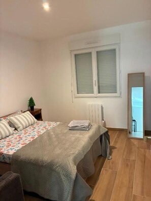 Room - NovaStay Breuillet – Modern Garden Apartment (Breuillet)