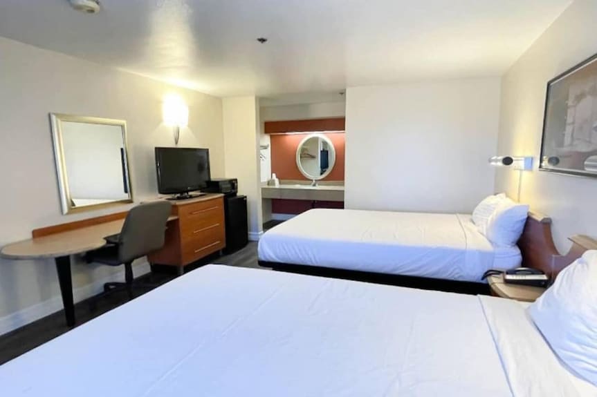 2 Queen Beds|non-smoking,micfridge - Barstow, CA