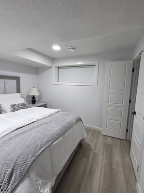 Room - The Secord Suite Escape Fun Base Near the Mall (Edmonton)
