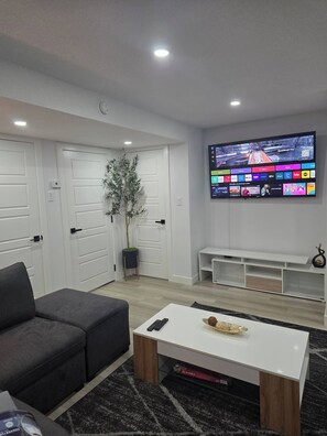 Living area - The Secord Suite Escape Fun Base Near the Mall (Edmonton)