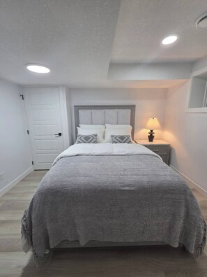 Iron/ironing board, internet, bed sheets - The Secord Suite Escape Fun Base Near the Mall (Edmonton)