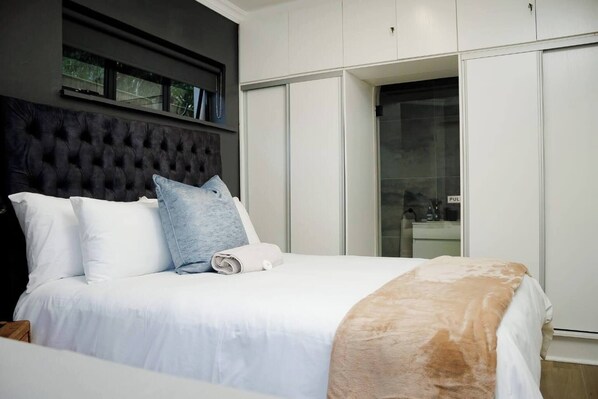 1 bedroom, iron/ironing board, internet, bed sheets