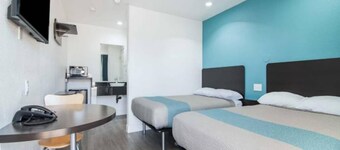 2 Full Beds|Non-Smoking,Micfridge