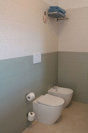 Shower, hair dryer, towels - Casa Allegria, camera Serenità- adults only (Parabita)