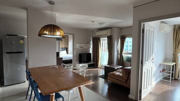 Comfort Duplex, 2 Bedrooms, Kitchenette, Lake View | Interior