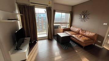 Comfort Duplex, 2 Bedrooms, Kitchenette, Lake View | Living area