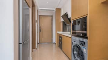 Luxury Twin Room, City View | Desk, laptop workspace, blackout curtains, soundproofing