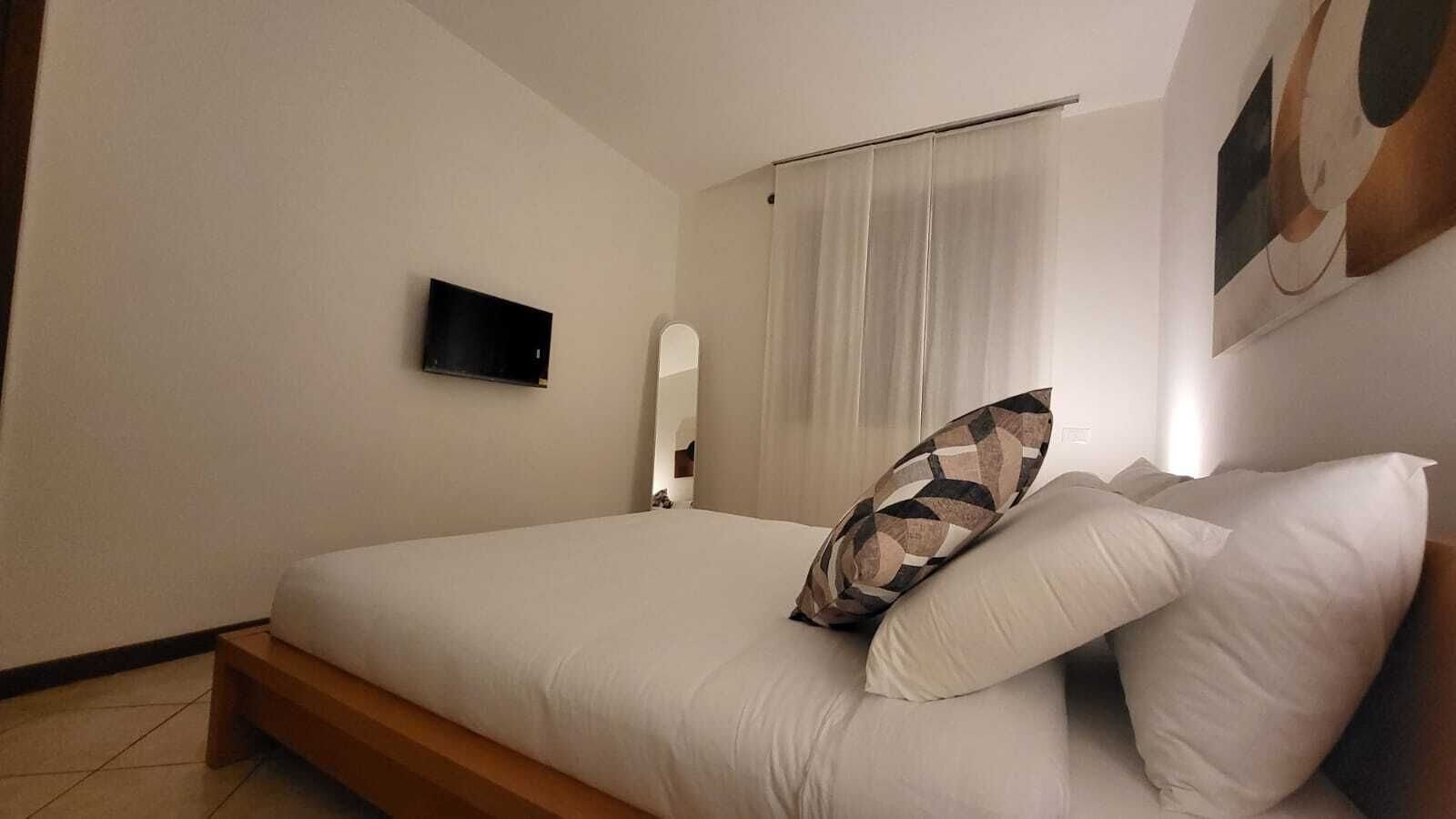 1 bedroom, iron/ironing board, WiFi (free), bed sheets