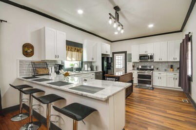 1 Mi to Dtwn! Family-Friendly Retreat in Greenwood