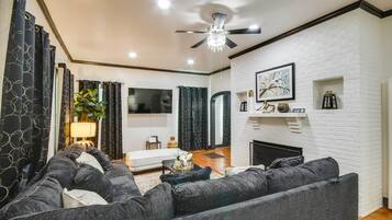 TV, fireplace