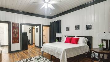 2 bedrooms, desk, iron/ironing board, internet