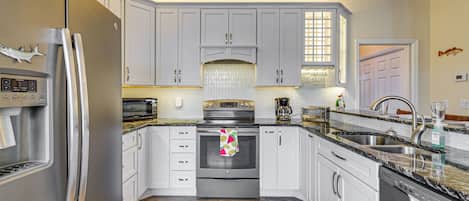 Coffee/tea maker, fridge, microwave, stovetop