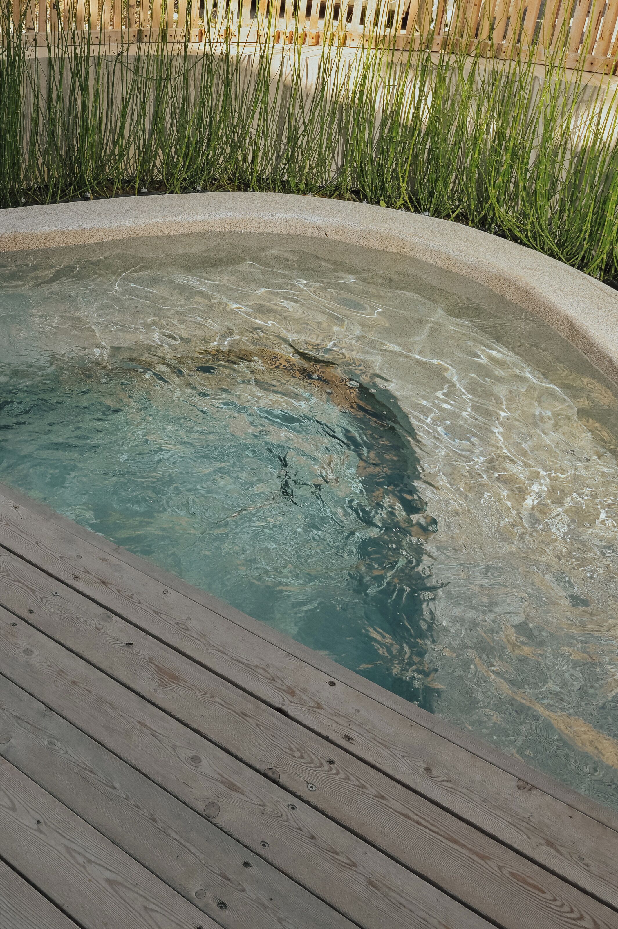 Two-Bedroom Apartment with Outdoor Jetted Tub | Outdoor spa tub