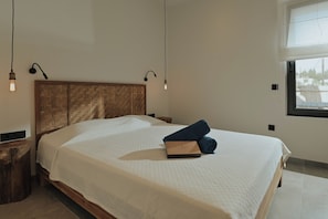 Two-Bedroom Apartment with Outdoor Jetted Tub | WiFi (free) - Elsa Modern Apartments (Pogonia)