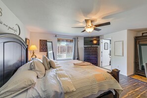 Room - 5BR Home Near Breweries Wineries Weddings and More (Moxee)