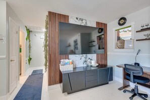 Interior - Fun in the Sun! Vibrant Port Richey Home w/ Lanai (Port Richey)
