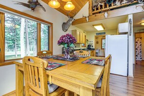 Dining - Hike & Expore! Montana Cabin Hideaway (Libby)