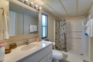 Bathroom - Raft & Hike! Home 2 Mi to GSMNP w/ Sunroom & Yard (Townsend)