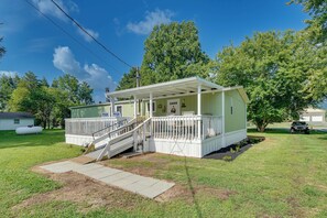 Exterior - Raft & Hike! Home 2 Mi to GSMNP w/ Sunroom & Yard (Townsend)