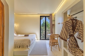 In-room safe, blackout curtains, free WiFi - Djati Retreat & Yoga Lounge  (Kutuh)