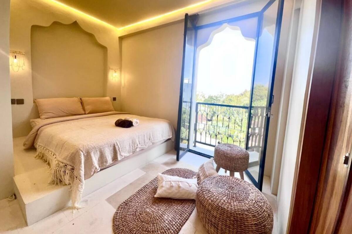 Suíte conforto, cozinha | Cofres nos quartos, cortinas blackout, Wi-Fi de cortesia