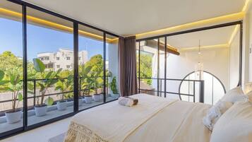 Deluxe Loft, Private Pool | Peti besi dalam bilik, langsir/tirai gelap terus, Wi-fi percuma