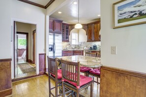 Dining - Families Welcome! Berkeley Retreat Near Beaches (Berkeley)