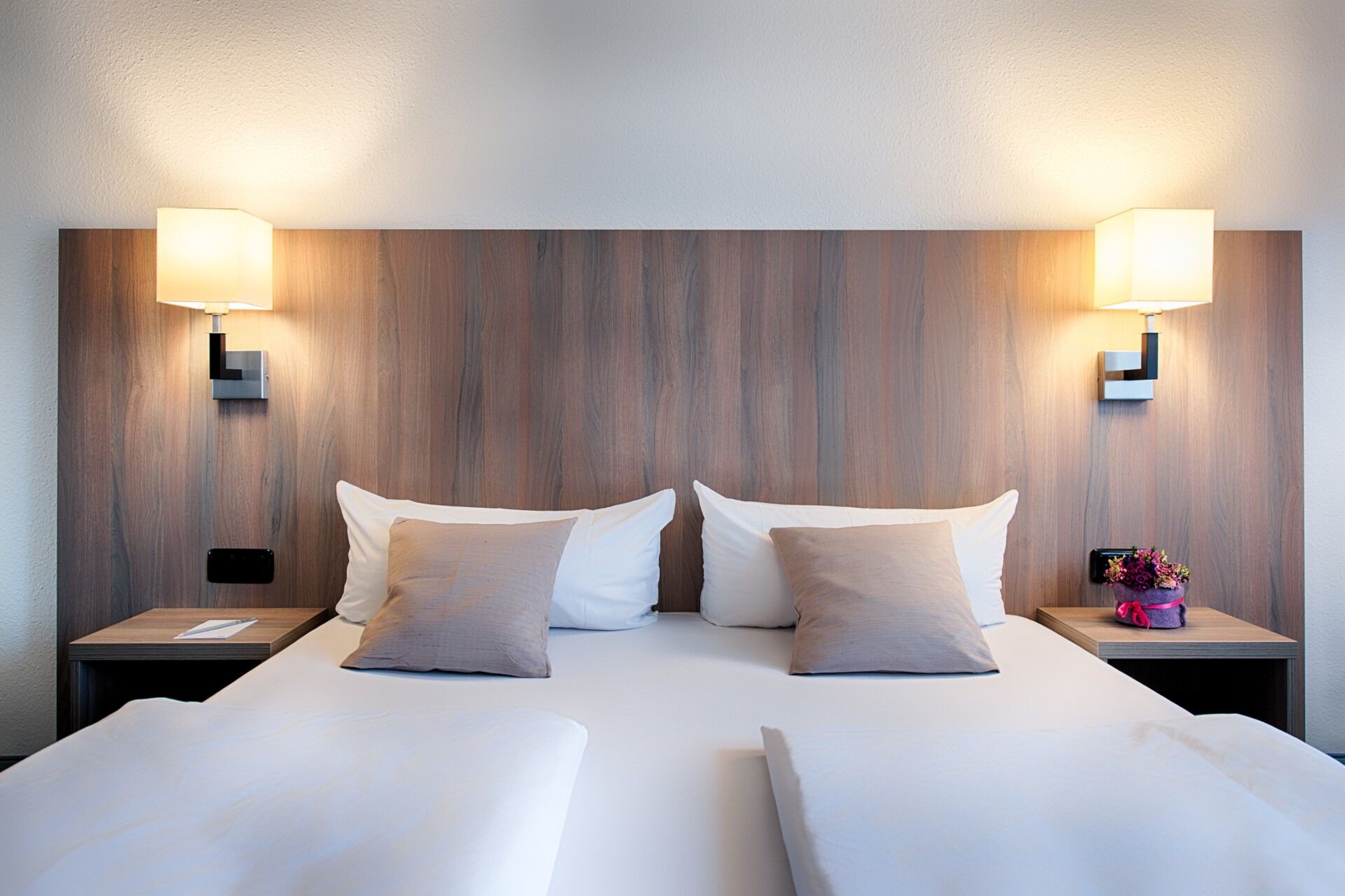 Double Room Retreat | Restaurant & Garden | Near Starlight Express Theater - Bochum